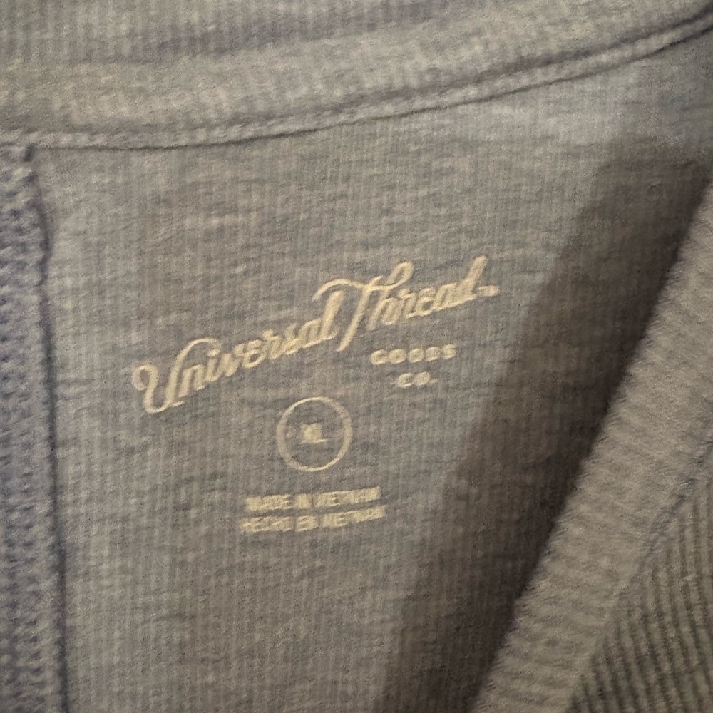Universal Thread Heathered Blue Top - image 2